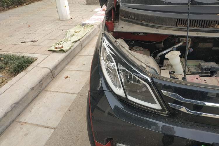Used Zotye E200 2018 Flying Fish Model Right Front Headlight