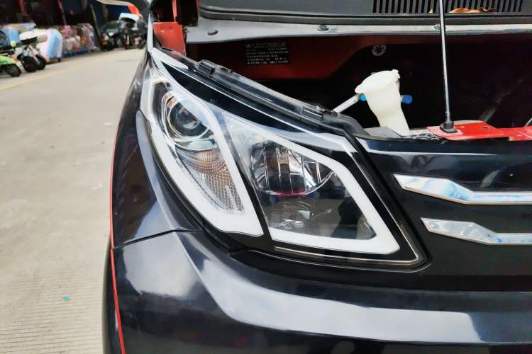 Used Zotye E200 2018 Pro Model Right Front Headlight