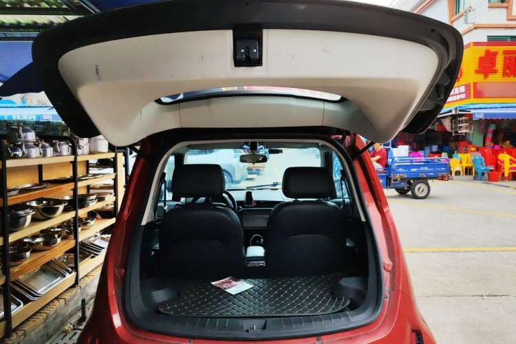 Used Zotye E200 2018 Pro Model Trunk