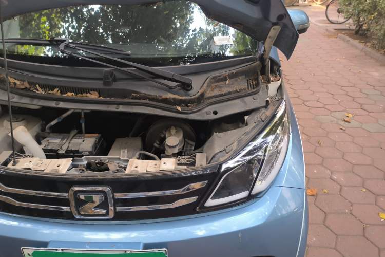 Used Zotye E200 2018 Pro Model Engine Bay Left