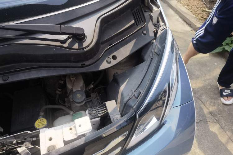 Used Zotye E200 2018 Flying Fish Model Engine Bay Left