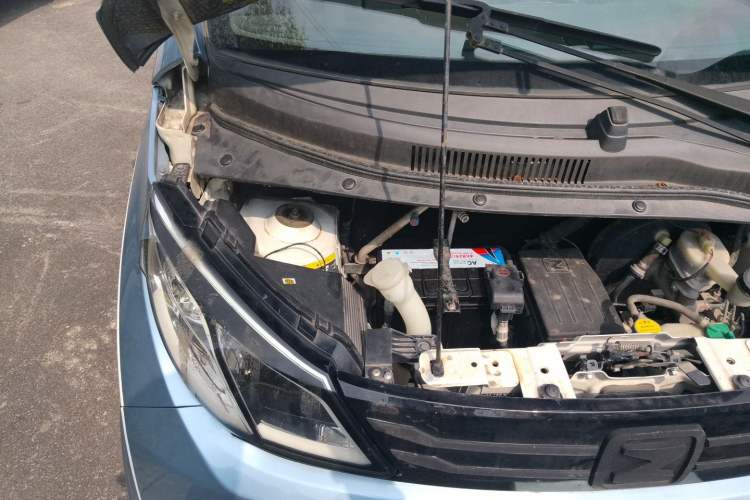 Used Zotye E200 2018 Flying Fish Model Engine Bay Right