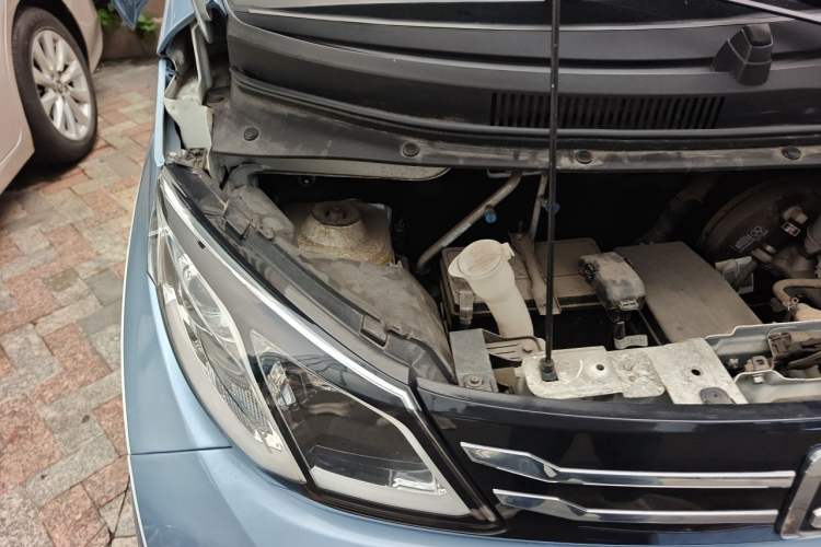 Used Zotye E200 2018 Flying Fish Model Engine Bay Right
