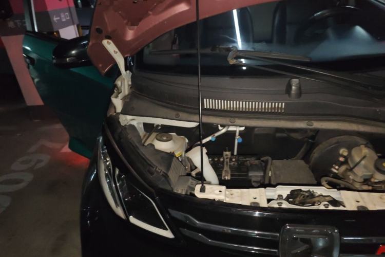 Used Zotye E200 2018 Pro Model Engine Bay Right