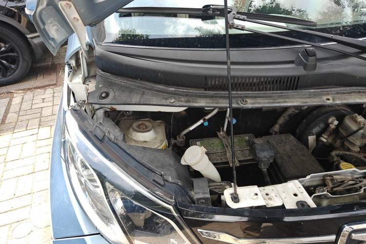 Used Zotye E200 2018 Pro Model Engine Bay Right