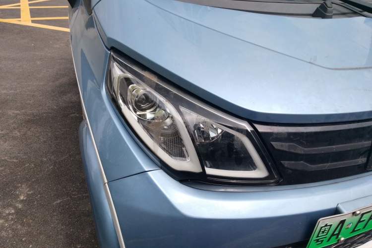 Used Zotye E200 2018 Flying Fish Model Right Front Headlight