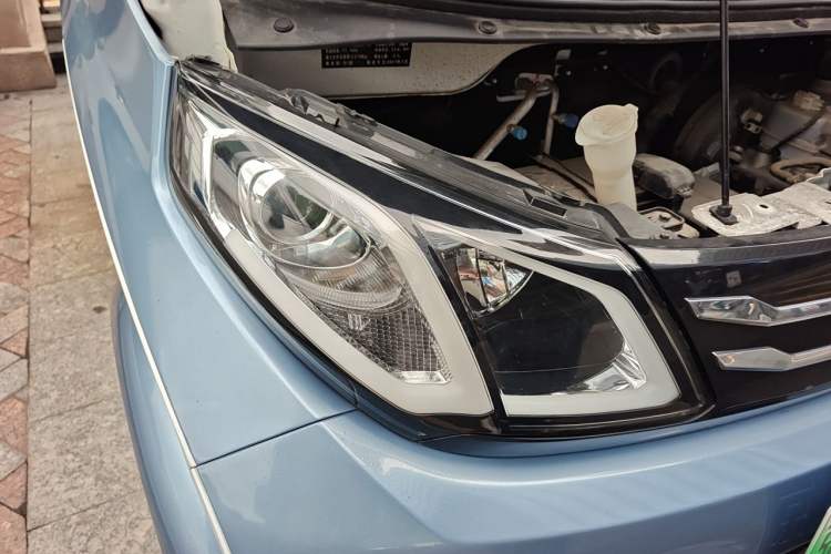 Used Zotye E200 2018 Flying Fish Model Right Front Headlight