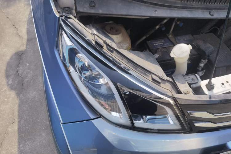 Used Zotye E200 2018 Flying Fish Model Right Front Headlight