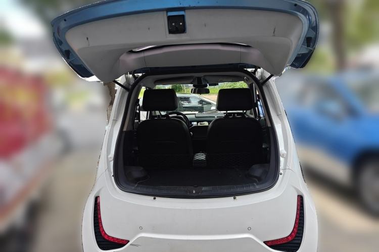 Used Zotye E200 2018 Pro Model Trunk