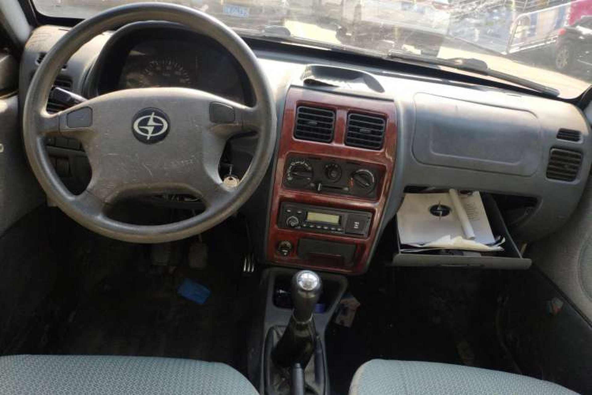 Used Zotye Jiangnan TT 2010 0.8L Comfort Version Center Console