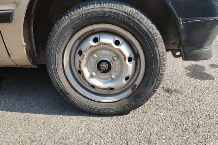 Used Zotye Jiangnan TT 2010 0.8L Comfort Version Right Front Wheel Hub