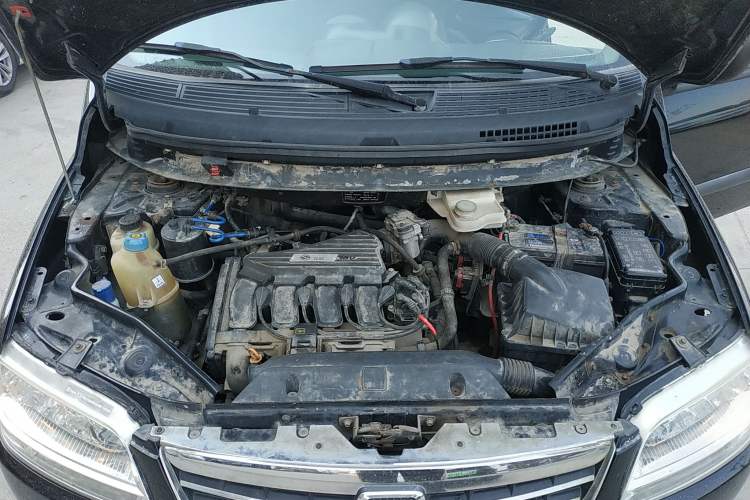 Used Zotye M300 2010 1.6L Gasoline Standard 6-Seater Engine Bay
