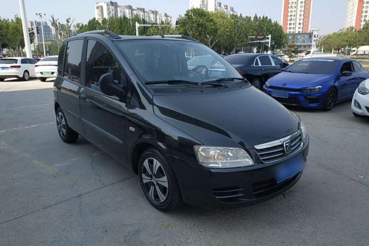 Used Zotye M300 2010 1.6L Gasoline Standard 6-Seater Front Right 45 Deg