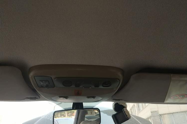 Used Zotye M300 2010 1.6L Gasoline Standard 6-Seater Headliner