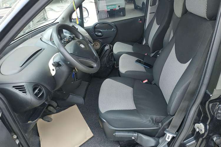 Used Zotye M300 2010 1.6L Gasoline Standard 6-Seater Left Front Seat