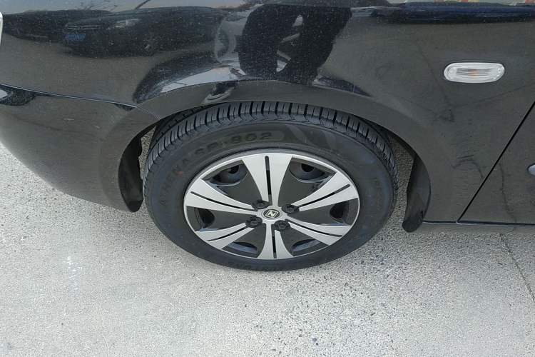 Used Zotye M300 2010 1.6L Gasoline Standard 6-Seater Left Front Wheel Hub