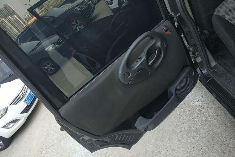 Used Zotye M300 2010 1.6L Gasoline Standard 6-Seater Left Rear Door Interior