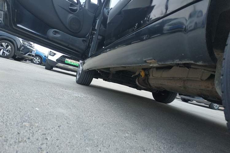 Used Zotye M300 2010 1.6L Gasoline Standard 6-Seater Left Side Sill
