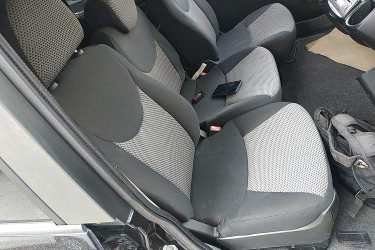 Used Zotye M300 2010 1.6L Gasoline Standard 6-Seater Right Front Seat