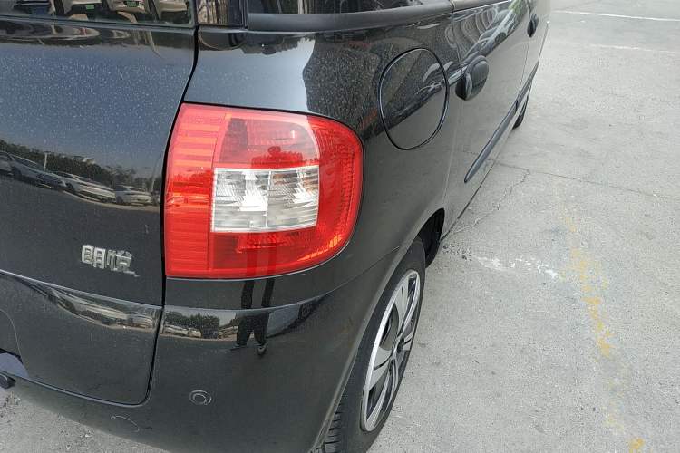 Used Zotye M300 2010 1.6L Gasoline Standard 6-Seater Right Rear Taillight