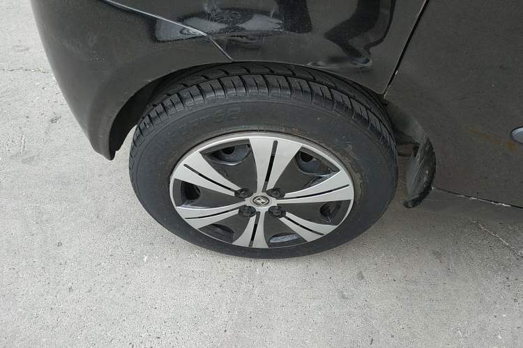 Used Zotye M300 2010 1.6L Gasoline Standard 6-Seater Right Rear Wheel Hub