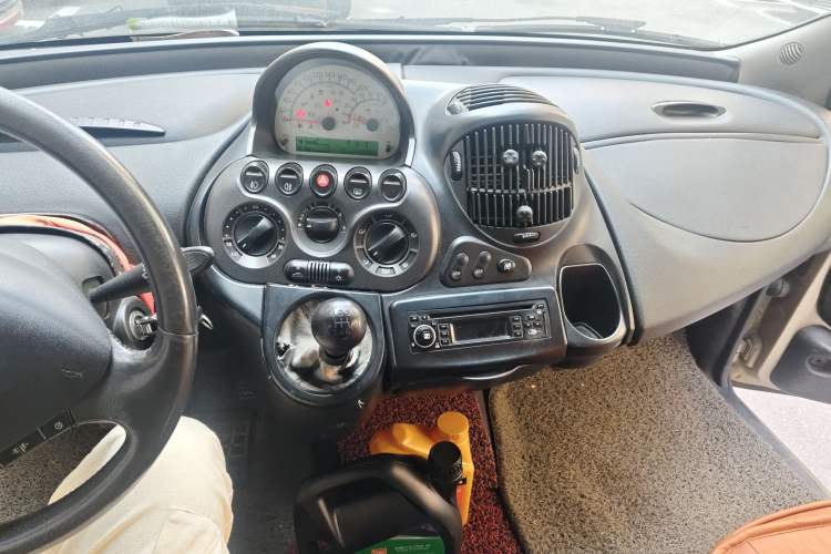 Used Zotye M300 2010 1.6L Gasoline Standard Edition 5 Seats Audio And AC Panel