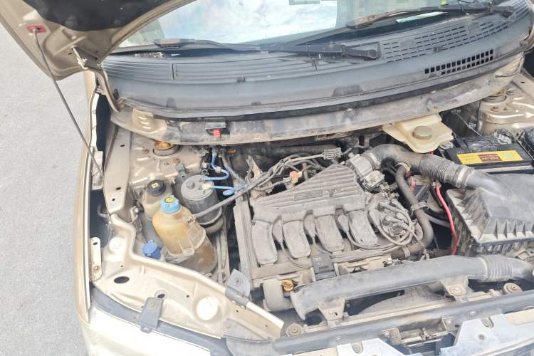 Used Zotye M300 2010 1.6L Gasoline Standard Edition 5 Seats Engine Bay Right