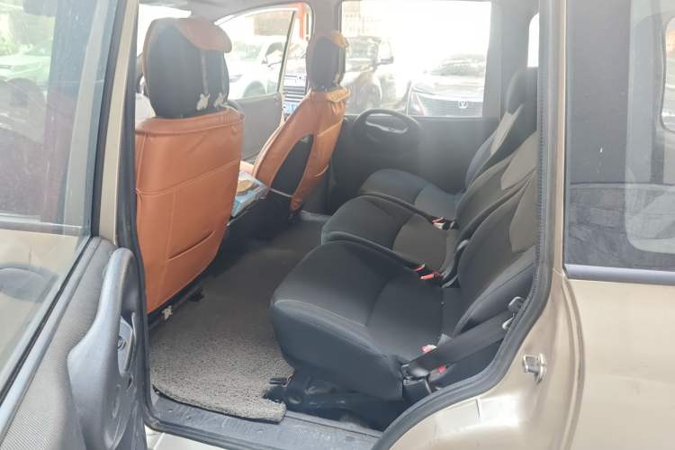 Used Zotye M300 2010 1.6L Gasoline Standard Edition 5 Seats Left Rear Seat