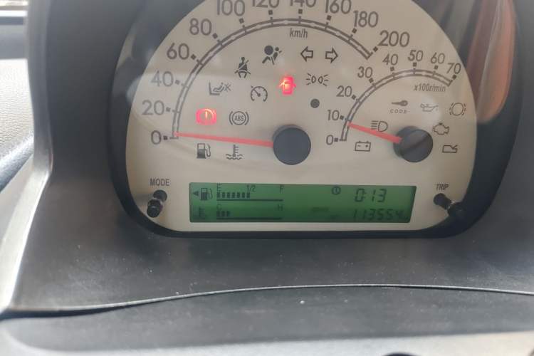 Used Zotye M300 2010 1.6L Gasoline Standard Edition 5 Seats Odometer Close Up