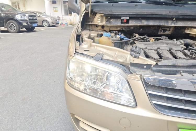 Used Zotye M300 2010 1.6L Gasoline Standard Edition 5 Seats Right Front Headlight