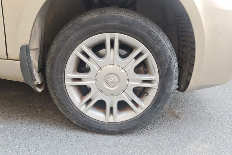 Used Zotye M300 2010 1.6L Gasoline Standard Edition 5 Seats Right Front Wheel Hub