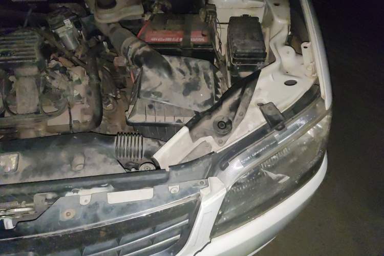 Used Zotye M300 2010 1.6L Gasoline Standard 6-Seater Engine Bay Left