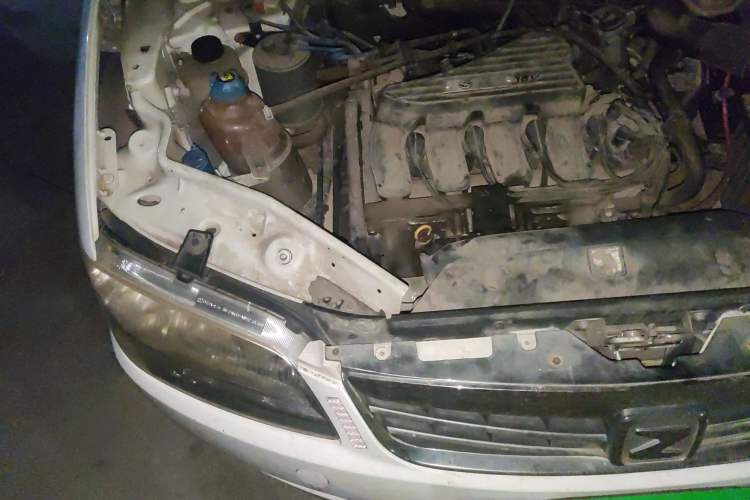 Used Zotye M300 2010 1.6L Gasoline Standard 6-Seater Engine Bay Right