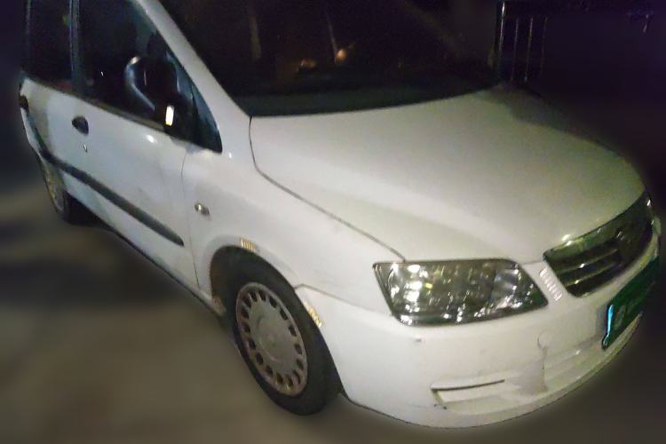 Used Zotye M300 2010 1.6L Gasoline Standard 6-Seater Front Right 45 Deg