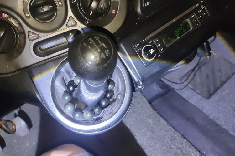 Used Zotye M300 2010 1.6L Gasoline Standard 6-Seater Gear Lever