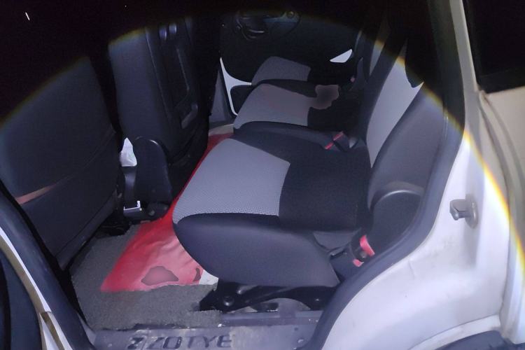 Used Zotye M300 2010 1.6L Gasoline Standard 6-Seater Left Rear Seat