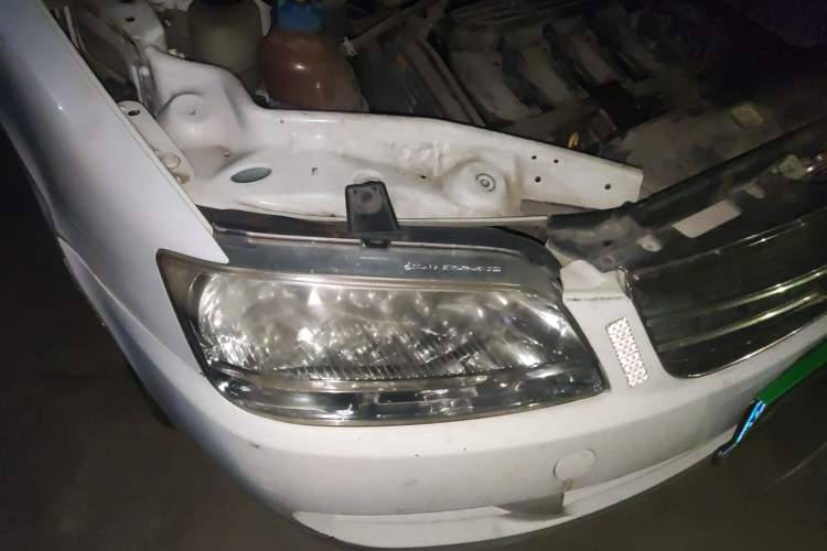 Used Zotye M300 2010 1.6L Gasoline Standard 6-Seater Right Front Headlight