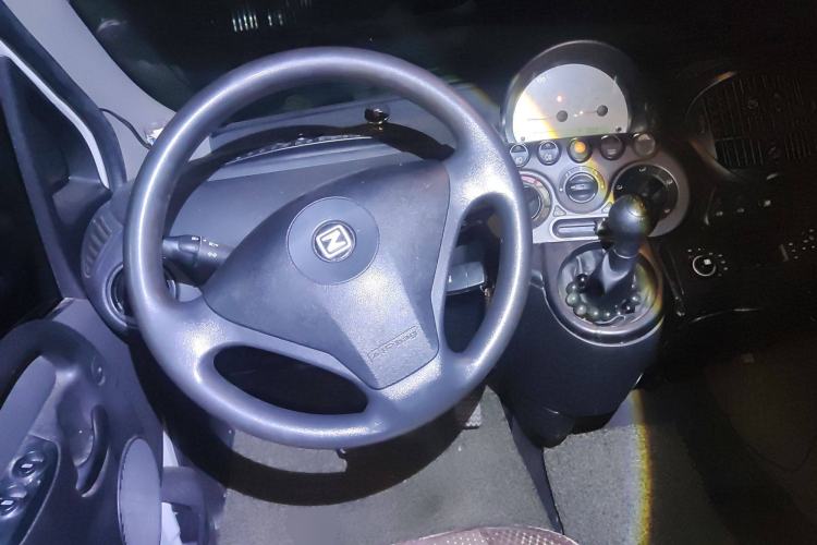 Used Zotye M300 2010 1.6L Gasoline Standard 6-Seater Steering Wheel