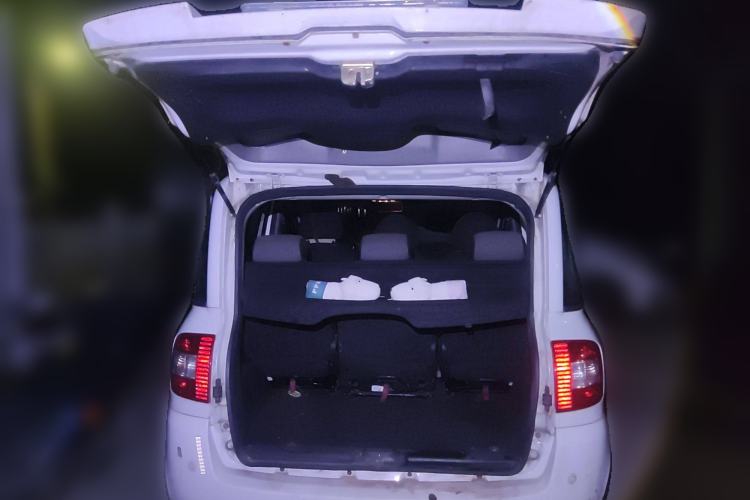 Used Zotye M300 2010 1.6L Gasoline Standard 6-Seater Trunk