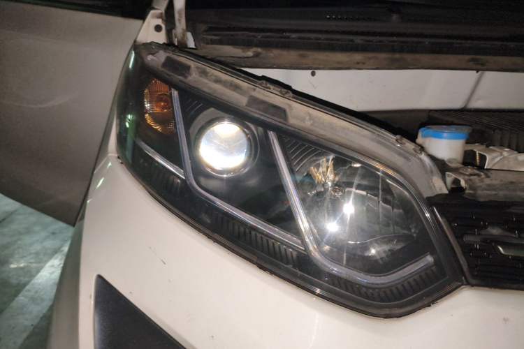 Used Zotye Sesame 2017 Standard Model Right Front Headlight