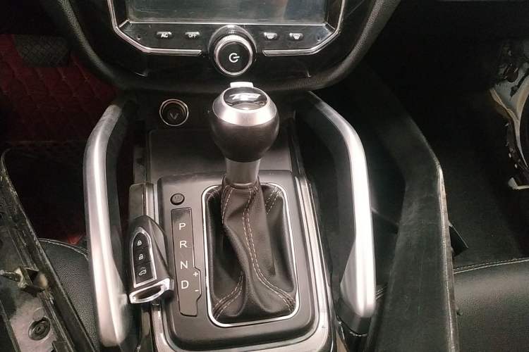 Used Zotye SR7 2017 1.5T CVT Cube Heart Edition Gear Lever