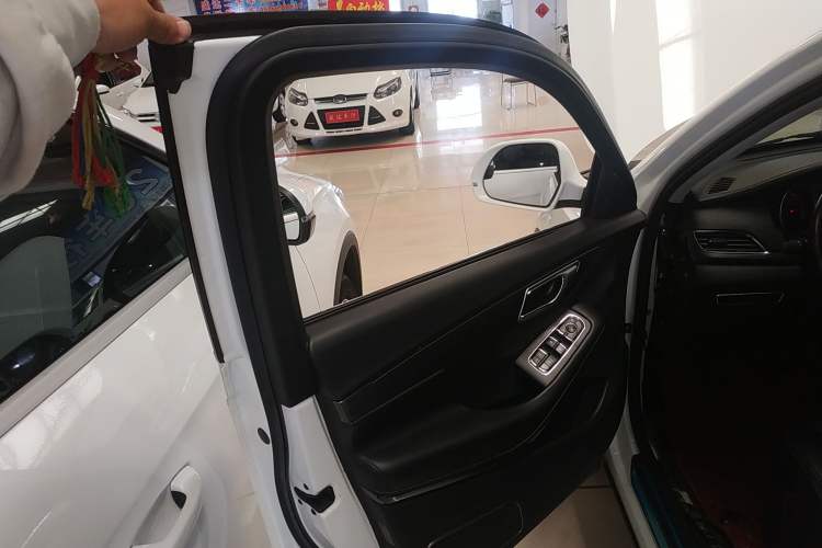 Used Zotye SR7 2017 1.5T CVT Cube Heart Edition Left Front Door Interior
