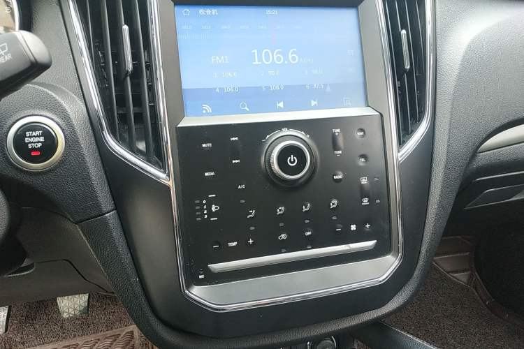 Used Zotye SR7 2016 1.5T Manual Cube Road Edition China V Standard Audio And AC Panel