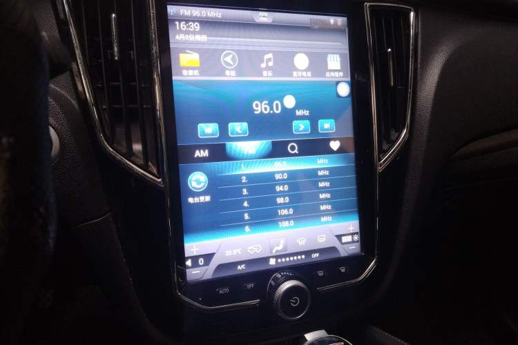 Used Zotye SR7 2016 1.5T CVT Cube Heart Edition China V Standard Audio And AC Panel