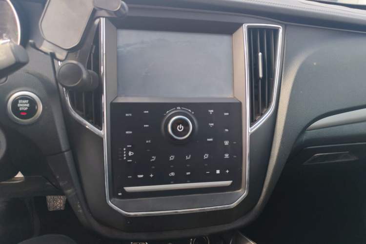 Used Zotye SR7 2016 1.5T Manual Cube Road Edition China V Standard Audio And AC Panel