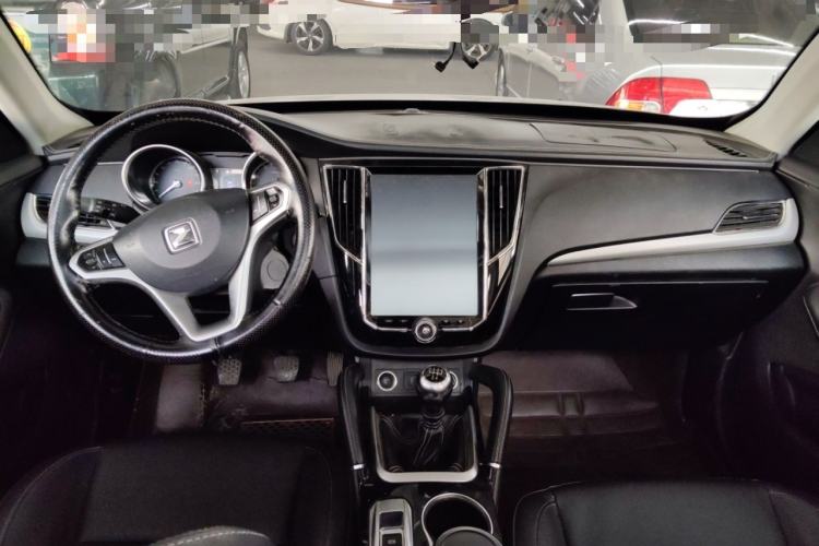 Used Zotye SR7 2016 1.5T Manual Cube Heart Edition China IV Standard Center Console
