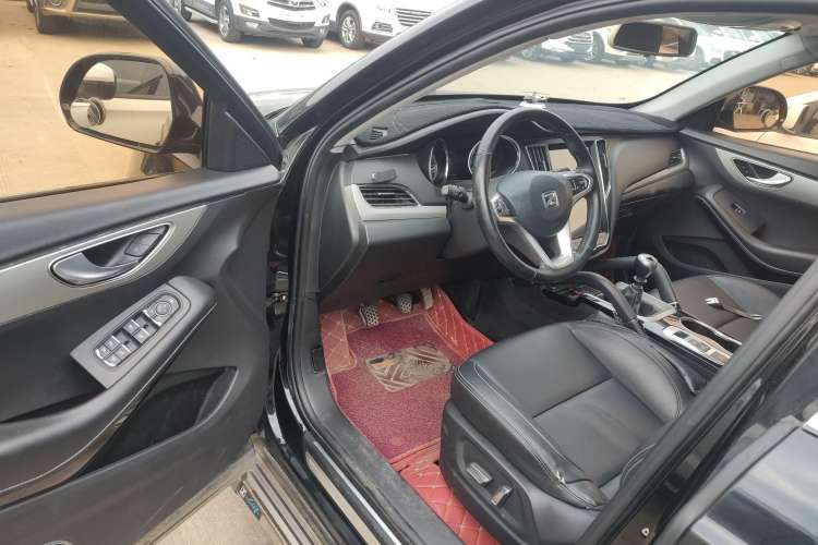 Used Zotye SR7 2016 1.5T Manual Cube Heart Edition China V Standard Driver Seat