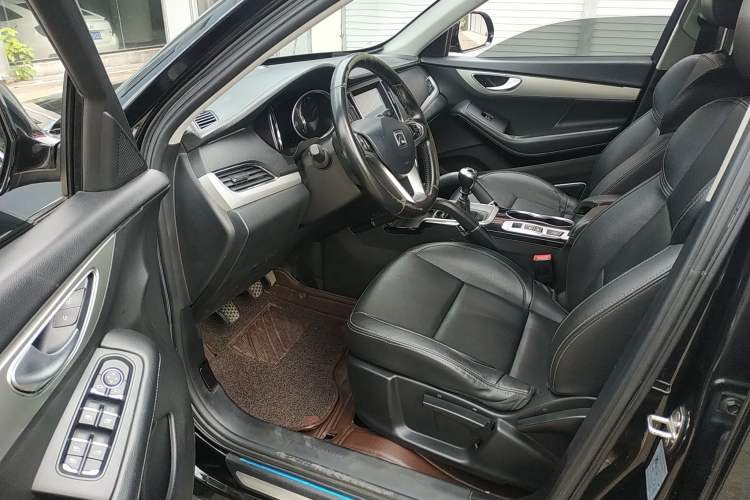Used Zotye SR7 2016 1.5T Manual Cube Road Edition China V Standard Driver Seat