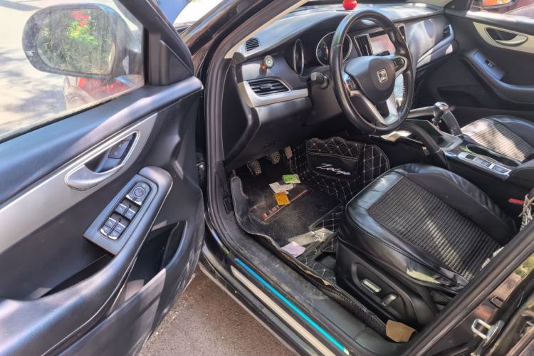 Used Zotye SR7 2016 1.5T Manual Cube Heart Edition China IV Standard Driver Seat