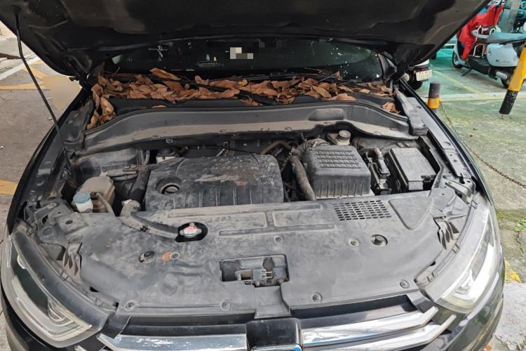 Used Zotye SR7 2016 1.5T Manual Cube Road Edition China V Standard Engine Bay